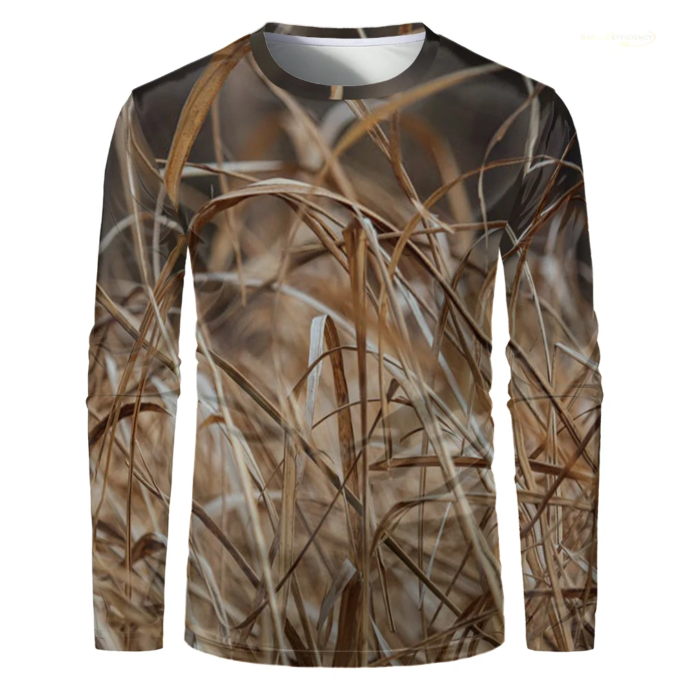 Herren-T-Shirt mit Tarnmuster  – Hunting And Camping In Forest Bewertung und Preis